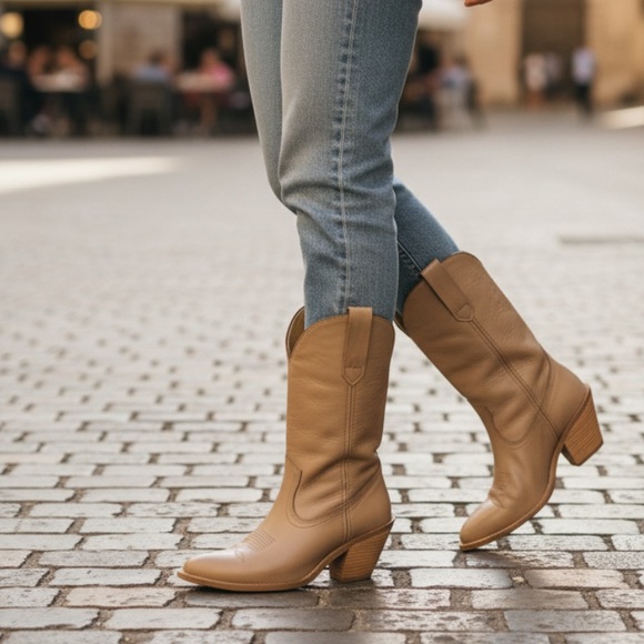1980’s Frye Vintage Real Leather Tan Taupe Beige Heeled Western Cowboy Bootie